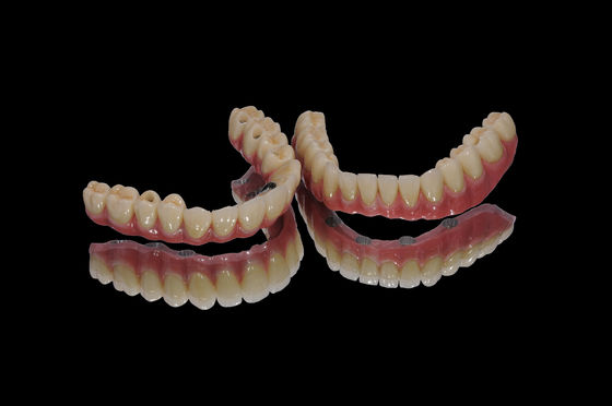 सभी एक्स पर इम्प्लांट टाइटेनियम आधार के साथ Zirconia क्राउन ब्रिज
